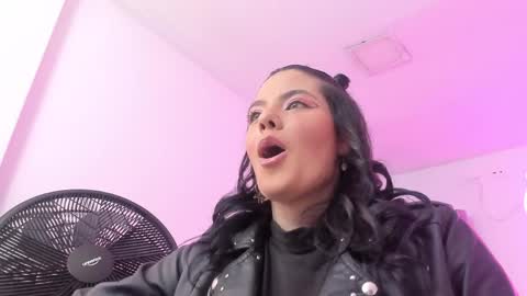 evelin__thompsson online show from 04-07-26, 02:01