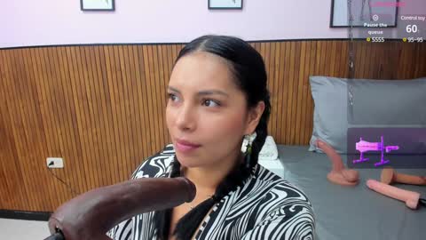 Snapshot of evelin_belen chatting on 01-15-25, 11:21 EVELIN online show from 01-15-25, 11:21