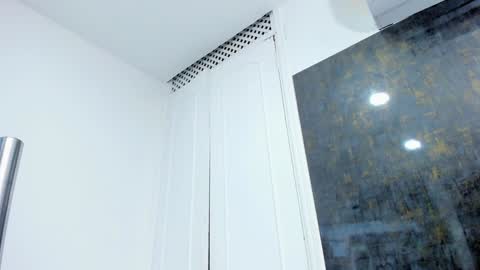 Snapshot of evelin_belen chatting on 01-29-25, 02:21 EVELIN online show from 01-29-25, 02:21