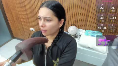 Snapshot of evelin_belen chatting on 02-26-25, 11:52 EVELIN online show from 02-26-25, 11:52
