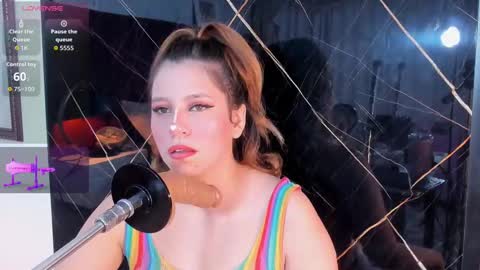Snapshot of evelin_belen chatting on 09-18-25, 12:18 EVELIN online show from 09-18-25, 12:18