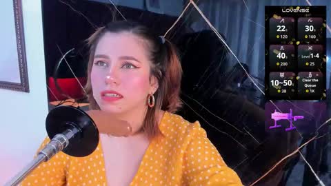 Snapshot of evelin_belen chatting on 10-24-25, 12:34 EVELIN online show from 10-24-25, 12:34