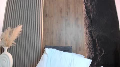 E V E L I N online show from 03-11-26, 09:37