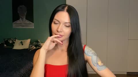 Snapshot of evelingoddess chatting on 10-08-25, 10:07 your Love online show from 10-08-25, 10:07