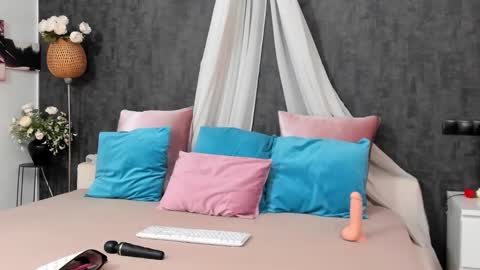 Snapshot of evellynereys chatting on 12-31-24, 07:10 evellynereys online show from 12-31-24, 07:10