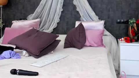 Snapshot of evellynereys chatting on 02-28-25, 07:58 evellynereys online show from 02-28-25, 07:58