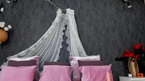 Snapshot of evellynereys chatting on 10-20-25, 03:07 evellynereys online show from 10-20-25, 03:07