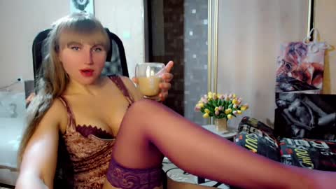 Snapshot of evelove33 chatting on 12-07-24, 05:20 evelove online show from 12-07-24, 05:20