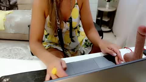 Snapshot of evelove33 chatting on 09-16-25, 05:08 evelove online show from 09-16-25, 05:08