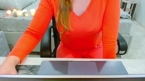 Snapshot of evelove33 chatting on 03-13-26, 05:52 evelove online show from 03-13-26, 05:52