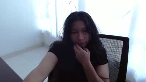 Snapshot of evelyn_flores1 chatting on 09-08-25, 07:02   online show from 09-08-25, 07:02