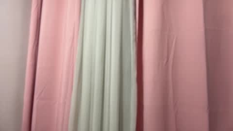 Snapshot of evelyn_jhonson3 chatting on 12-18-25, 11:44 E V E L Y N online show from 12-18-25, 11:44