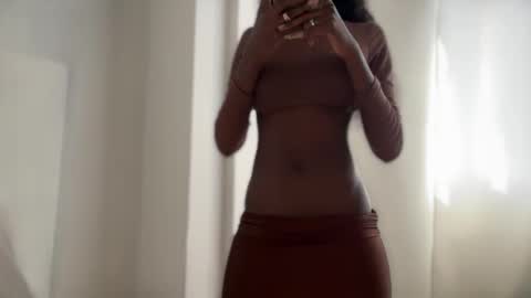 Snapshot of evelyn_jhonson3 chatting on 02-16-26, 09:44 E V E L Y N online show from 02-16-26, 09:44