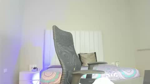 evelyn_jones__ online show from 09-09-25, 04:12