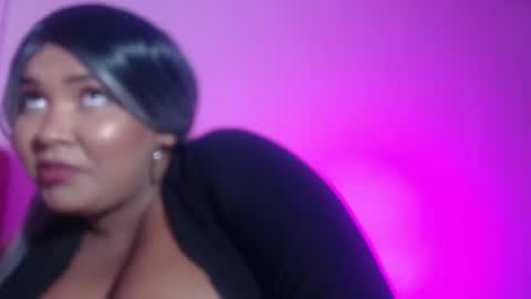 Evelyn Sandoval online show from 10-10-25, 01:26