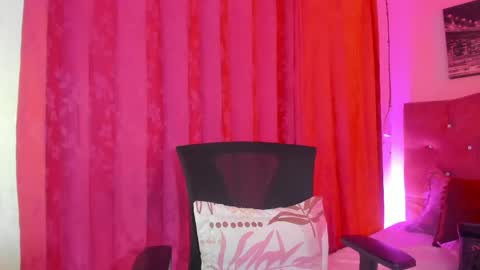 Snapshot of evelyn_sandoval chatting on 04-14-26, 12:27 Evelyn Sandoval online show from 04-14-26, 12:27