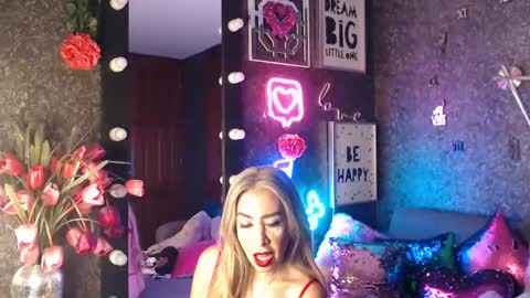 Snapshot of evelynagrey chatting on 12-02-24, 08:30 EvelynaGrey online show from 12-02-24, 08:30
