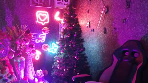 Snapshot of evelynagrey chatting on 12-19-24, 04:34 EvelynaGrey online show from 12-19-24, 04:34