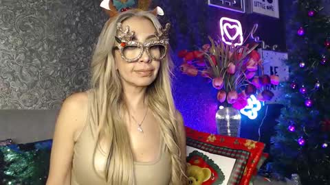 Snapshot of evelynagrey chatting on 12-23-24, 11:36 EvelynaGrey online show from 12-23-24, 11:36