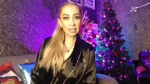 Snapshot of evelynagrey chatting on 12-29-24, 01:13 EvelynaGrey online show from 12-29-24, 01:13
