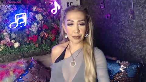 Snapshot of evelynagrey chatting on 02-01-25, 03:30 EvelynaGrey online show from 02-01-25, 03:30
