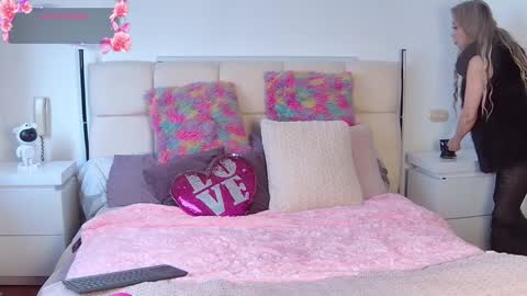 Snapshot of evelynagrey chatting on 10-07-25, 02:47 EvelynaGrey online show from 10-07-25, 02:47