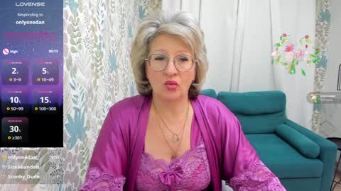 Snapshot of evelynblissful chatting on 12-18-24, 08:20 Evelyn online show from 12-18-24, 08:20