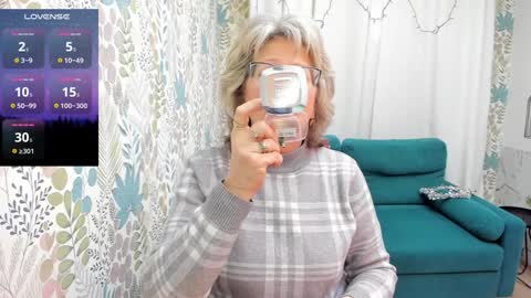 Snapshot of evelynblissful chatting on 01-06-25, 04:58 Evelyn online show from 01-06-25, 04:58