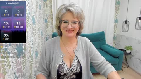 Snapshot of evelynblissful chatting on 02-03-25, 08:24 Evelyn online show from 02-03-25, 08:24