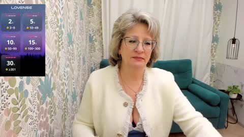 Snapshot of evelynblissful chatting on 02-06-25, 08:18 Evelyn online show from 02-06-25, 08:18