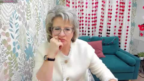 Snapshot of evelynblissful chatting on 02-18-25, 05:09 Evelyn online show from 02-18-25, 05:09