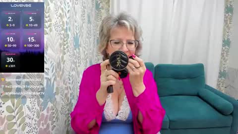 Snapshot of evelynblissful chatting on 02-28-25, 09:25 Evelyn online show from 02-28-25, 09:25