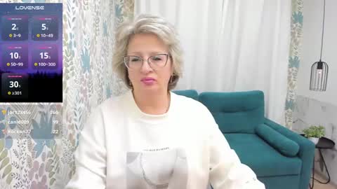 Snapshot of evelynblissful chatting on 03-10-25, 11:32 Evelyn online show from 03-10-25, 11:32