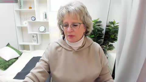 Snapshot of evelynblissful chatting on 09-23-25, 05:10 Evelyn online show from 09-23-25, 05:10