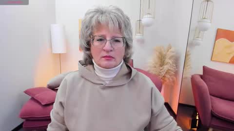 Snapshot of evelynblissful chatting on 09-29-25, 05:01 Evelyn online show from 09-29-25, 05:01