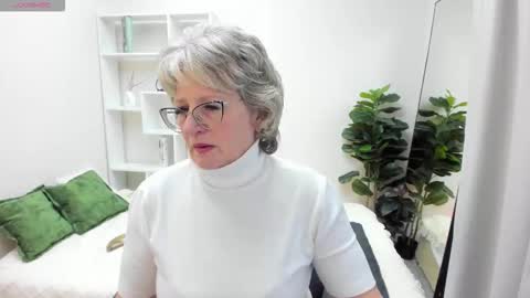 Snapshot of evelynblissful chatting on 10-13-25, 05:07 Evelyn online show from 10-13-25, 05:07