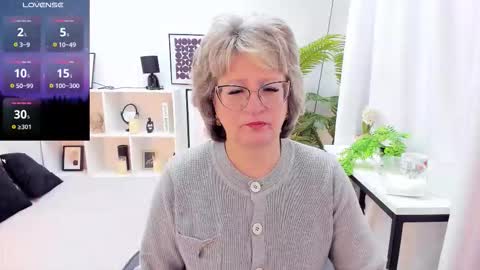 Snapshot of evelynblissful chatting on 11-17-25, 05:13 Evelyn online show from 11-17-25, 05:13