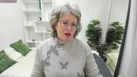 Evelyn online show from 02-23-26, 05:05