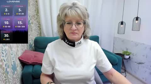 Evelyn online show from 05-13-26, 04:54
