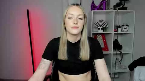 Snapshot of evelynblond chatting on 03-02-26, 07:21 evelynblond online show from 03-02-26, 07:21
