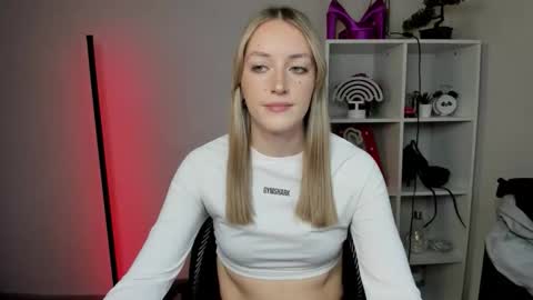 Snapshot of evelynblond chatting on 03-05-26, 01:51 evelynblond online show from 03-05-26, 01:51