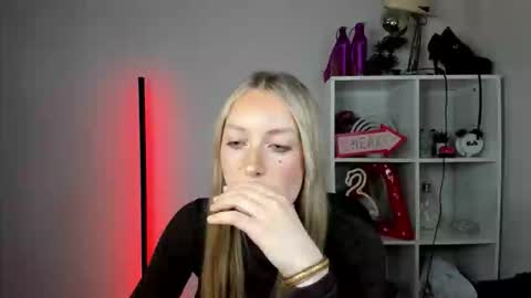evelynblond online show from 06-03-26, 02:33
