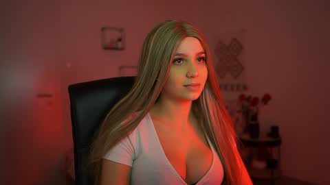 evelyncage_ online show from 12-15-24, 06:59