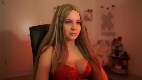 evelyncage_ online show from 02-14-25, 10:14