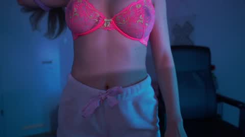 evelyncage_ online show from 03-12-25, 10:07
