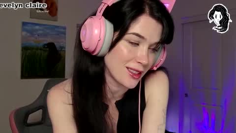 Snapshot of evelynclaire chatting on 12-24-24, 07:17 Evelyn Claire online show from 12-24-24, 07:17