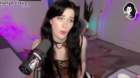 Snapshot of evelynclaire chatting on 03-12-25, 07:02 Evelyn Claire online show from 03-12-25, 07:02