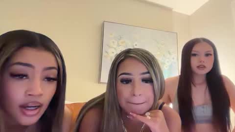 evelyncuevas online show from 02-11-26, 07:57