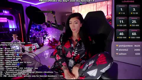 Evelyne online show from 12-29-24, 03:33