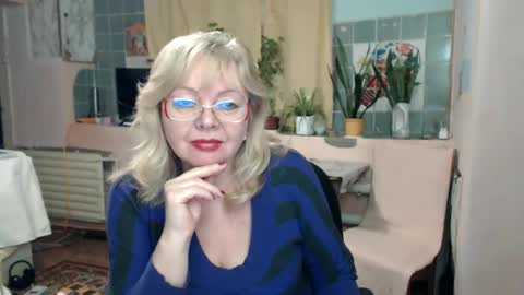 Snapshot of evelynloveshy chatting on 01-20-25, 08:18 BarbaraBlondy online show from 01-20-25, 08:18